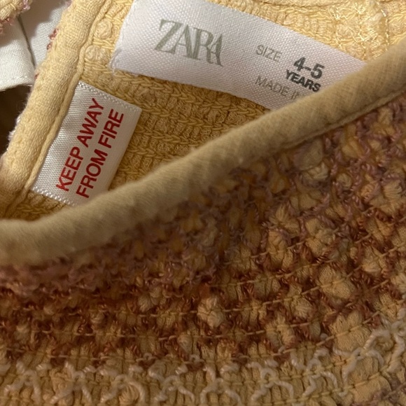 Zara Girls Dress Size 4-5 Yellow Smocked Embroidered Short Sleeves - Picture 4 of 6